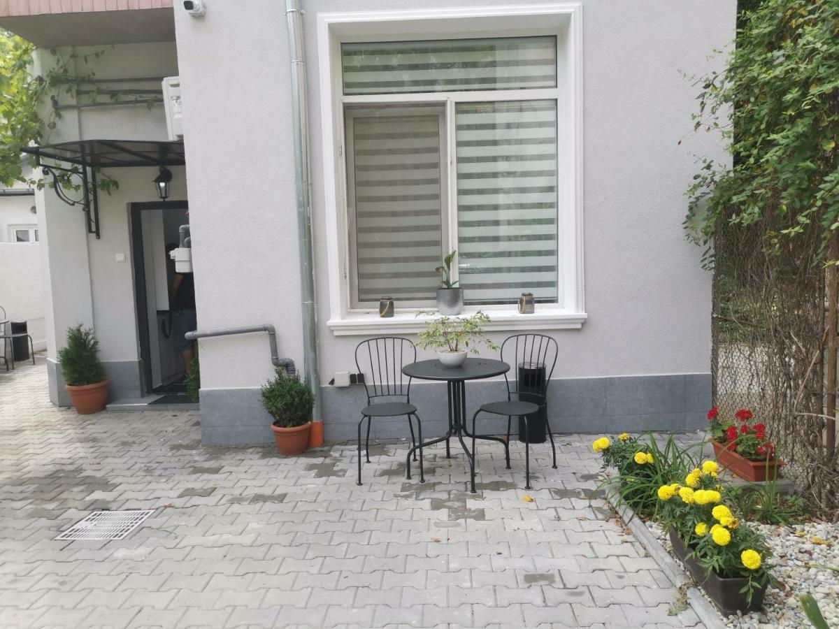 Maison 33 Букурещ Екстериор снимка