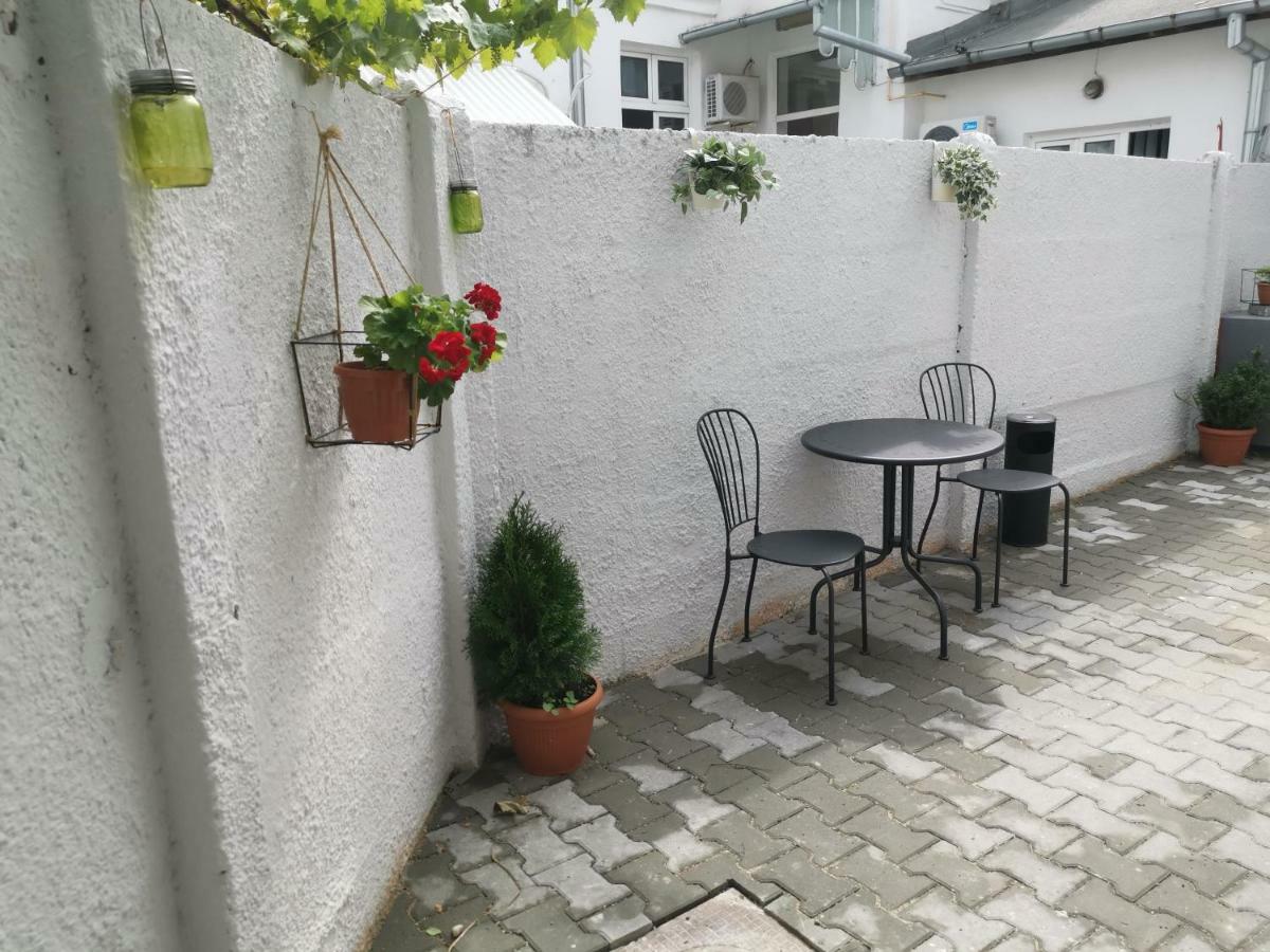 Maison 33 Букурещ Екстериор снимка